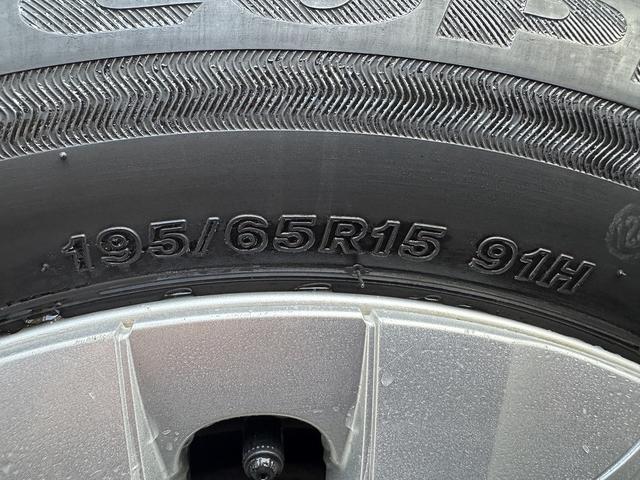 プリウス Ｓ　禁煙車　４ＷＤ　後期型　レーダークルーズコントロール　衝突軽減サポート　レーンアシスト　コーナーセンサー　社外ナビ　バックカメラ　ＥＴＣ　ドライブレコーダー【１００Ｖ電源】ＬＥＤヘッドライト（50枚目）