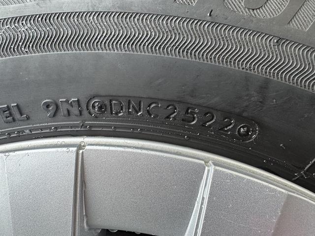 プリウス Ｓ　禁煙車　４ＷＤ　後期型　レーダークルーズコントロール　衝突軽減サポート　レーンアシスト　コーナーセンサー　社外ナビ　バックカメラ　ＥＴＣ　ドライブレコーダー【１００Ｖ電源】ＬＥＤヘッドライト（51枚目）