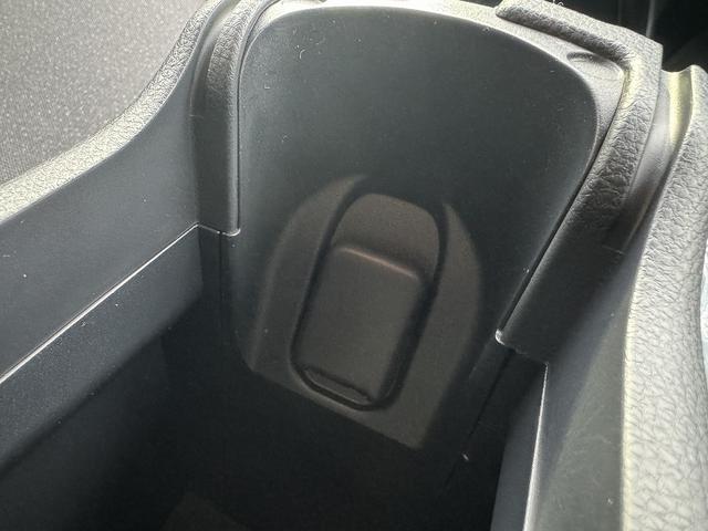 アクア Ｚ　登録済未使用車　４ＷＤ　寒冷地仕様　ディスプレイオーディオＰｌｕｓ　アラウンドビューモニター　レーダークルコン　衝突軽減サポート　レーンアシスト　コーナーセンサー　ブラインドスポットモニター（34枚目）