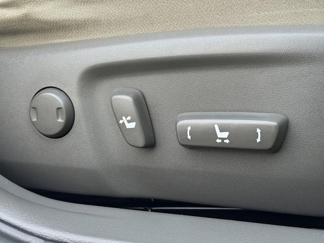 マークＸ ２５０Ｇ　Ｆｏｕｒ　禁煙車　４ＷＤ　ディスプレイオーディオ　ＣＤ＆ＤＶＤ　ＵＳＢ　Ｂｌｕｅｔｏｏｔｈ　ステアリングリモコン　ＥＴＣ　電動シート　フォグライト　純正１６インチアルミ　保証書　取扱説明書　記録簿　スマートキー（12枚目）