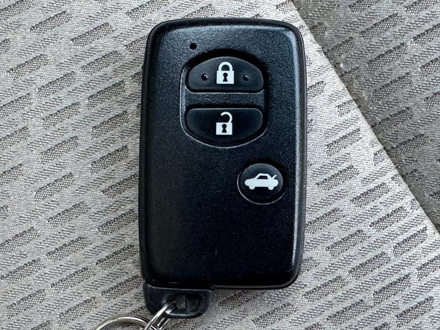 マークＸ ２５０Ｇ　Ｆｏｕｒ　禁煙車　４ＷＤ　ディスプレイオーディオ　ＣＤ＆ＤＶＤ　ＵＳＢ　Ｂｌｕｅｔｏｏｔｈ　ステアリングリモコン　ＥＴＣ　電動シート　フォグライト　純正１６インチアルミ　保証書　取扱説明書　記録簿　スマートキー（40枚目）