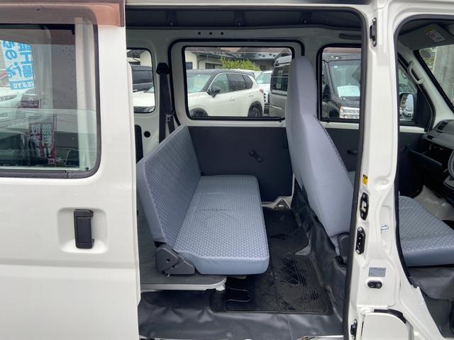 ハイゼットカーゴ スペシャルクリーン　禁煙車　パートタイム４ＷＤ　夏・冬タイヤセット　両側手動スライドドア　ヘッドライトレベライザー　保証書　スペアキー　取扱説明書　パワーステアリング　ＡＢＳ　Ｗエアバック（17枚目）