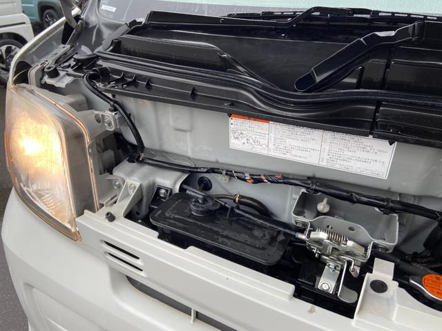 ハイゼットカーゴ スペシャルクリーン　禁煙車　パートタイム４ＷＤ　夏・冬タイヤセット　両側手動スライドドア　ヘッドライトレベライザー　保証書　スペアキー　取扱説明書　パワーステアリング　ＡＢＳ　Ｗエアバック（31枚目）