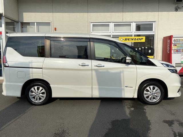 セレナ ハイウェイスター　Ｖセレクション　禁煙車　４ＷＤ　後席モニタ　両側電動スライドドア＆助手席側ハンズフリースライドドア　ドライブレコーダー　純正９インチナビ【ＣＤ　ＤＶＤ　フルセグＴＶ　Ｂｌｕｅｔｏｏｔｈ】　全方位モニター　レーンアシスト　パーキングアシスト（12枚目）