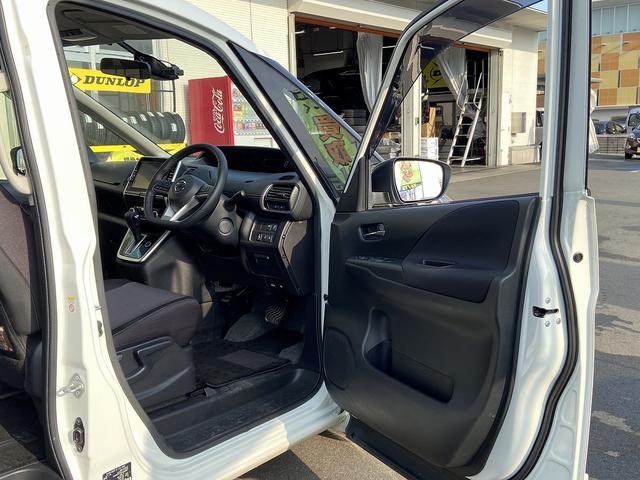 セレナ ハイウェイスター　Ｖセレクション　禁煙車　４ＷＤ　後席モニタ　両側電動スライドドア＆助手席側ハンズフリースライドドア　ドライブレコーダー　純正９インチナビ【ＣＤ　ＤＶＤ　フルセグＴＶ　Ｂｌｕｅｔｏｏｔｈ】　全方位モニター　レーンアシスト　パーキングアシスト（16枚目）