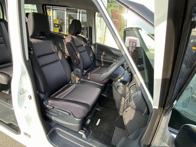 セレナ ハイウェイスター　Ｖセレクション　禁煙車　４ＷＤ　後席モニタ　両側電動スライドドア＆助手席側ハンズフリースライドドア　ドライブレコーダー　純正９インチナビ【ＣＤ　ＤＶＤ　フルセグＴＶ　Ｂｌｕｅｔｏｏｔｈ】　全方位モニター　レーンアシスト　パーキングアシスト（17枚目）