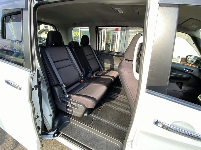 セレナ ハイウェイスター　Ｖセレクション　禁煙車　４ＷＤ　後席モニタ　両側電動スライドドア＆助手席側ハンズフリースライドドア　ドライブレコーダー　純正９インチナビ【ＣＤ　ＤＶＤ　フルセグＴＶ　Ｂｌｕｅｔｏｏｔｈ】　全方位モニター　レーンアシスト　パーキングアシスト（18枚目）