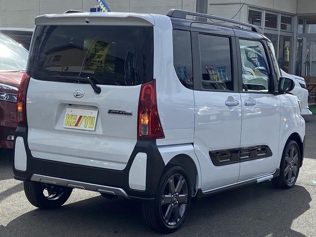 タント ファンクロスターボ　届け出済み未使用車　４ＷＤ　ＥＴＣ　両側電動スライドドア　シートヒーター　新品ナビ取り付け【７インチ　ＣＤ　ＤＶＤ　フルセグＴＶ　Ｂｌｕｅｔｏｏｔｈ】　全方位モニター　レーンアシスト　コーナーセンサー　レーダークルーズコントロール（4枚目）