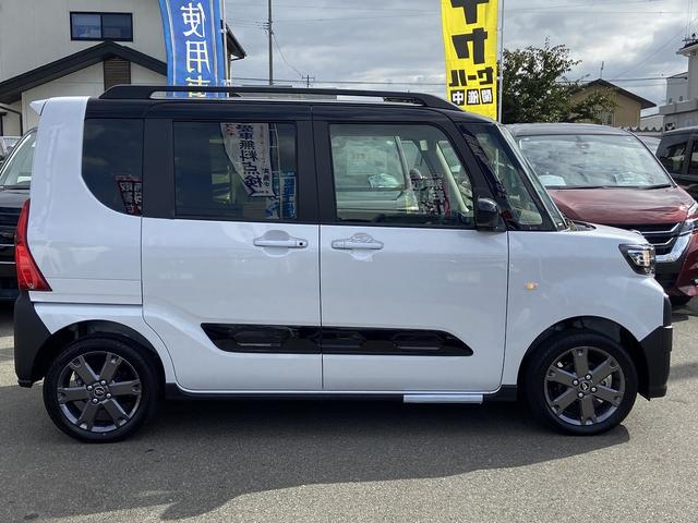 タント ファンクロスターボ　届け出済み未使用車　４ＷＤ　ＥＴＣ　両側電動スライドドア　シートヒーター　新品ナビ取り付け【７インチ　ＣＤ　ＤＶＤ　フルセグＴＶ　Ｂｌｕｅｔｏｏｔｈ】　全方位モニター　レーンアシスト　コーナーセンサー　レーダークルーズコントロール（11枚目）