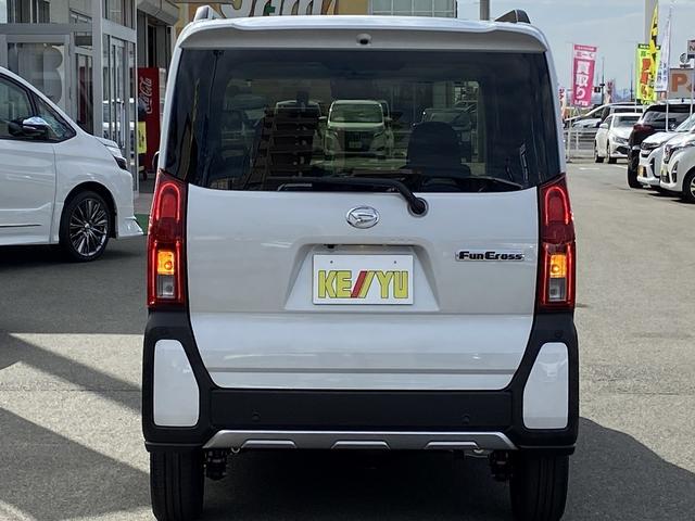 タント ファンクロスターボ　届け出済み未使用車　４ＷＤ　ＥＴＣ　両側電動スライドドア　シートヒーター　新品ナビ取り付け【７インチ　ＣＤ　ＤＶＤ　フルセグＴＶ　Ｂｌｕｅｔｏｏｔｈ】　全方位モニター　レーンアシスト　コーナーセンサー　レーダークルーズコントロール（12枚目）