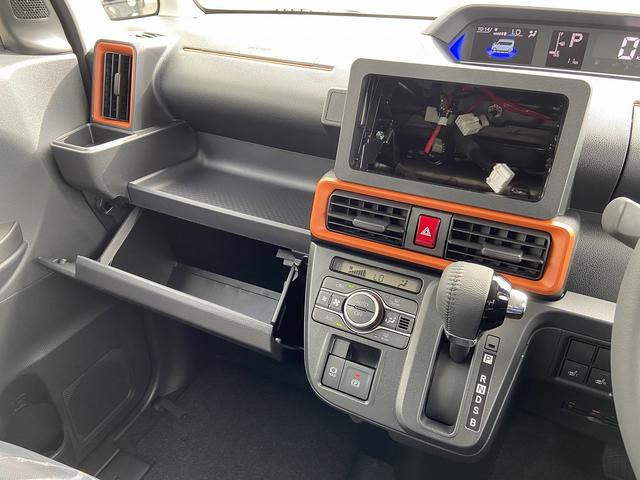タント ファンクロスターボ　届け出済み未使用車　４ＷＤ　ＥＴＣ　両側電動スライドドア　シートヒーター　新品ナビ取り付け【７インチ　ＣＤ　ＤＶＤ　フルセグＴＶ　Ｂｌｕｅｔｏｏｔｈ】　全方位モニター　レーンアシスト　コーナーセンサー　レーダークルーズコントロール（26枚目）