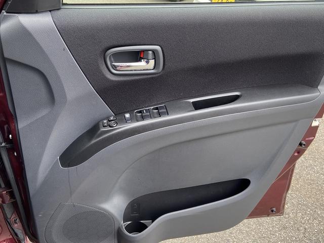 ソリオ バンディット 禁煙車 4WD 両側電動スライドドア ETC エンジンスターター シートヒーター 社外ナビ【CD DVD TV USB AUX】 バックカメラ ステアリングリモコン 純正15インチアルミホイール HIDヘッドライト&フォグランプ&オートライト(49枚目)