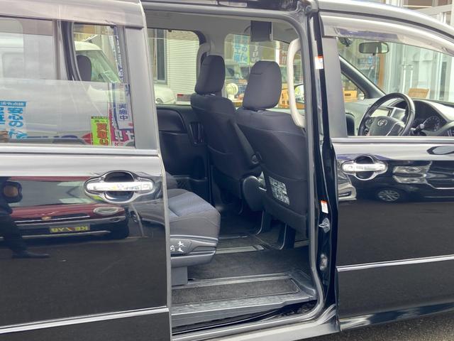ヴォクシー ZS 煌 禁煙車 エンジンスターター 両側電動スライドドア フリップダウンモニター 社外ナビ【CD DVD フルセグTV Bluetooth ミュージックサーバー】 バックカメラ ドライブレコーダー ビルトインETC アイドリングストップ 横滑り防止装置(18枚目)