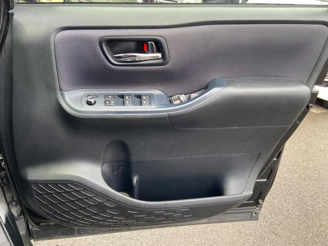 ヴォクシー ZS 煌 禁煙車 エンジンスターター 両側電動スライドドア フリップダウンモニター 社外ナビ【CD DVD フルセグTV Bluetooth ミュージックサーバー】 バックカメラ ドライブレコーダー ビルトインETC アイドリングストップ 横滑り防止装置(44枚目)