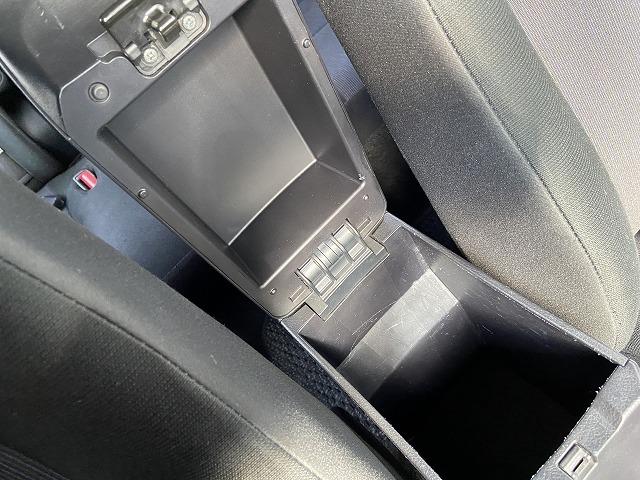 カローラフィールダー 1.5X 禁煙車 4WD ETC スペアキー有 純正7インチナビ【CD TV Bluetooth AUX】 8エアバック キーレスエントリー 社外15インチアルミホイール 横滑り防止装置 ヘッドライトレベライザー 記録簿 保証書 取扱説明書(35枚目)