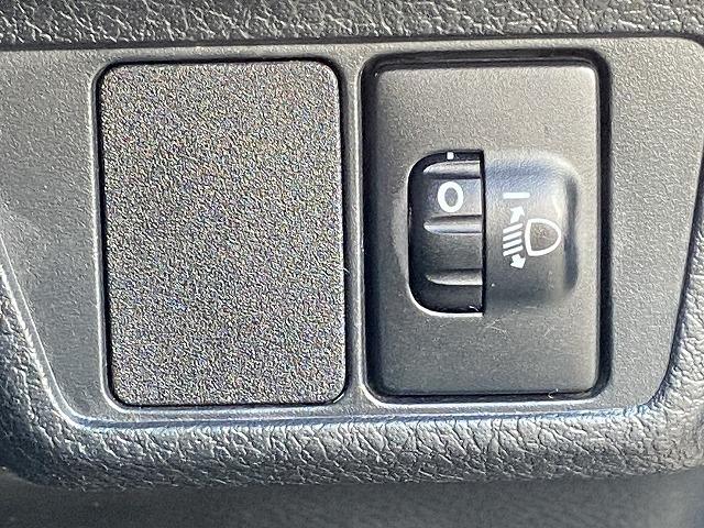 カローラフィールダー 1.5X 禁煙車 4WD ETC スペアキー有 純正7インチナビ【CD TV Bluetooth AUX】 8エアバック キーレスエントリー 社外15インチアルミホイール 横滑り防止装置 ヘッドライトレベライザー 記録簿 保証書 取扱説明書(39枚目)