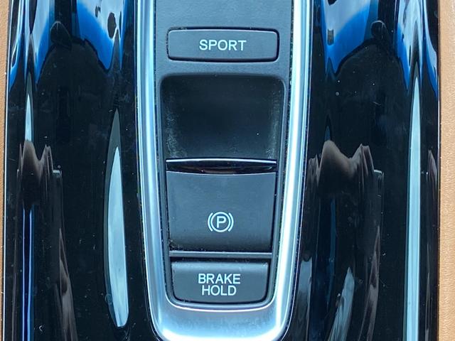 当社の展示車は全車両に”社団法人自動車公正取引協議会”の車両状態説明書を掲示しております。修復歴の有無はもちろん、ドア等の外板の交換歴の有無までも表示☆口頭説明ではなく書面にてお渡ししております♪