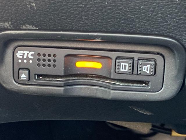 自社陸運局認証工場完備!国家資格車検検査員資格を持った整備士による整備。ステレオ、エアコン等走行に関係のない所も不具合箇所があれば修理してお渡しいたします。