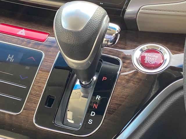 オデッセイ G 禁煙車 4WD 両側電動スライドドア ビルトインETC 衝突被害軽減装置 クルーズコントロール 純正ナビ【CD DVD Bluetooth】 LEDヘッドライト&オートライト&フォグランプ バックカメラ 横滑り防止装置 ステアリングリモコン スマートキー(32枚目)