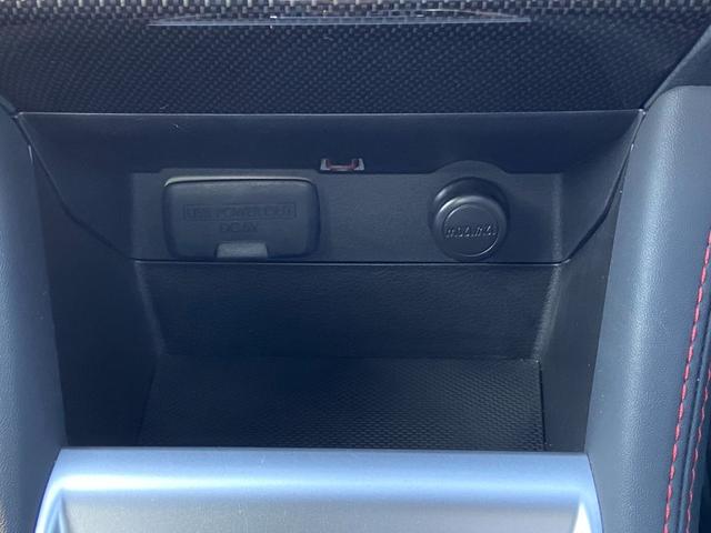 WRX S4 2.0GT-Sアイサイト 禁煙車 4WD パドルシフト 衝突被害軽減装置 レーンアシスト レーダークルーズコントロール 電動ハーフレザーシート 7インチナビ【DVD フルセグTV Bluetooth】 ドライブレコーダー ビルトインETC 横滑り防止装置(33枚目)