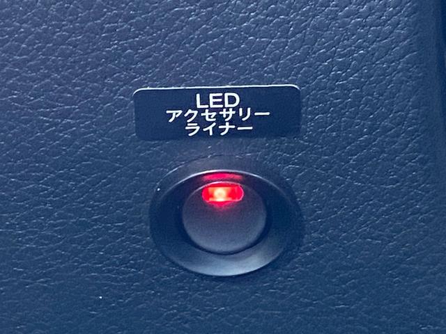 WRX S4 2.0GT-Sアイサイト 禁煙車 4WD パドルシフト 衝突被害軽減装置 レーンアシスト レーダークルーズコントロール 電動ハーフレザーシート 7インチナビ【DVD フルセグTV Bluetooth】 ドライブレコーダー ビルトインETC 横滑り防止装置(43枚目)