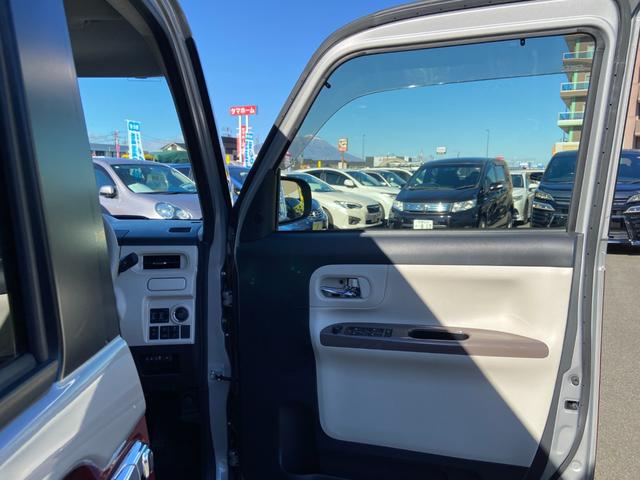 弊社ではインターネットでの遠方販売に自信があります。店頭でのご納車であれば、お車を持込まずに名義変更等のお手続きが出来ますので、ご近所の販売会社で購入する場合と変わらぬ諸経費にてご購入可能です♪