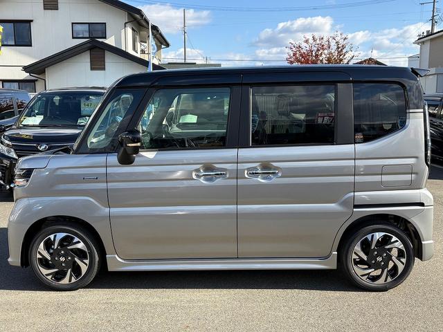 スペーシアカスタム ハイブリッドXSターボ 届け出済み未使用車 コーナーセンサー 全方位カメラ付き9インチディスプレイオーディオ【フルセグTV Bluetooth】 ハーフレザーシート&シートヒーター レーンアシスト レーダークルーズコントロール ステアリングヒーター 保証書(18枚目)