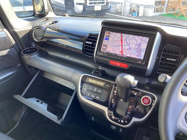 N-BOXカスタム G SSパッケージ 禁煙車 4WD 両側電動スライドドア 衝突被害軽減装置 シートヒーター パナソニック社製ナビ【CD DVD フルセグTV ブルーレイ視聴 Bluetooth ミュージックサーバー】 バックカメラ ステアリングリモコン オートライト(27枚目)