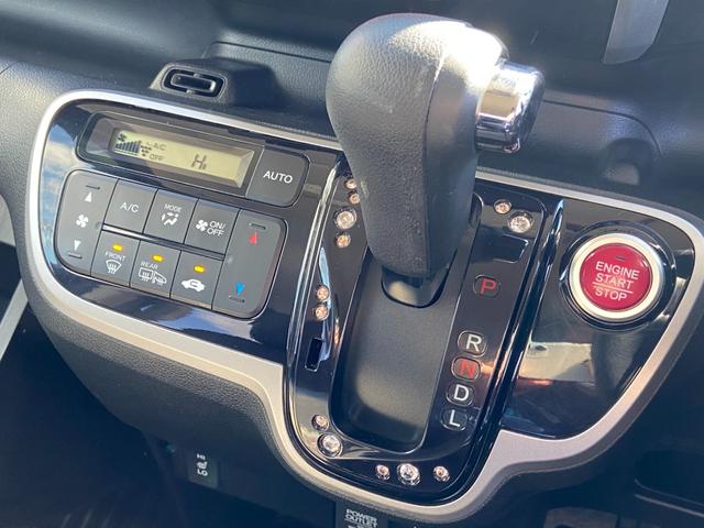 N-BOXカスタム G SSパッケージ 禁煙車 4WD 両側電動スライドドア 衝突被害軽減装置 シートヒーター パナソニック社製ナビ【CD DVD フルセグTV ブルーレイ視聴 Bluetooth ミュージックサーバー】 バックカメラ ステアリングリモコン オートライト(31枚目)