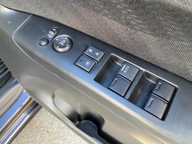 N-BOXカスタム G SSパッケージ 禁煙車 4WD 両側電動スライドドア 衝突被害軽減装置 シートヒーター パナソニック社製ナビ【CD DVD フルセグTV ブルーレイ視聴 Bluetooth ミュージックサーバー】 バックカメラ ステアリングリモコン オートライト(48枚目)