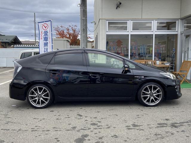 プリウス Sツーリングセレクション・G’s 禁煙車 横滑り防止装置 アルパイン製9インチナビ【CD DVD フルセグTV Bluetooth】 バックカメラ HIDヘッドライト&オートライト&フォグランプ ビルトインETC ステアリングリモコン スマートキー&スペア(11枚目)