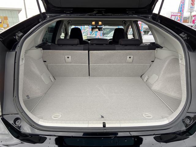 プリウス Sツーリングセレクション・G’s 禁煙車 横滑り防止装置 アルパイン製9インチナビ【CD DVD フルセグTV Bluetooth】 バックカメラ HIDヘッドライト&オートライト&フォグランプ ビルトインETC ステアリングリモコン スマートキー&スペア(19枚目)