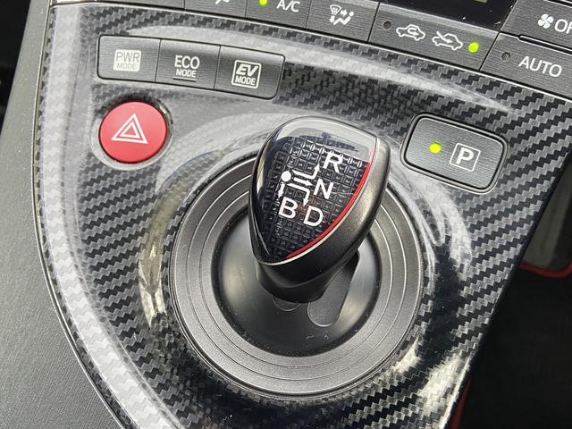 プリウス Sツーリングセレクション・G’s 禁煙車 横滑り防止装置 アルパイン製9インチナビ【CD DVD フルセグTV Bluetooth】 バックカメラ HIDヘッドライト&オートライト&フォグランプ ビルトインETC ステアリングリモコン スマートキー&スペア(29枚目)