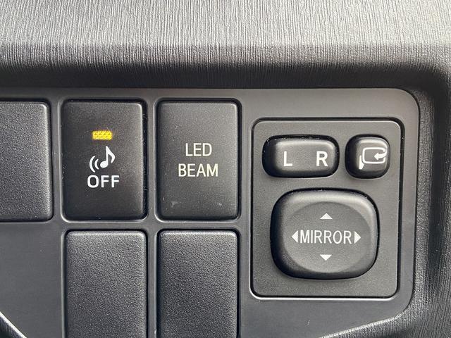 プリウス Sツーリングセレクション・G’s 禁煙車 横滑り防止装置 アルパイン製9インチナビ【CD DVD フルセグTV Bluetooth】 バックカメラ HIDヘッドライト&オートライト&フォグランプ ビルトインETC ステアリングリモコン スマートキー&スペア(35枚目)