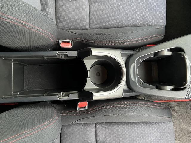 プリウス Sツーリングセレクション・G’s 禁煙車 横滑り防止装置 アルパイン製9インチナビ【CD DVD フルセグTV Bluetooth】 バックカメラ HIDヘッドライト&オートライト&フォグランプ ビルトインETC ステアリングリモコン スマートキー&スペア(38枚目)