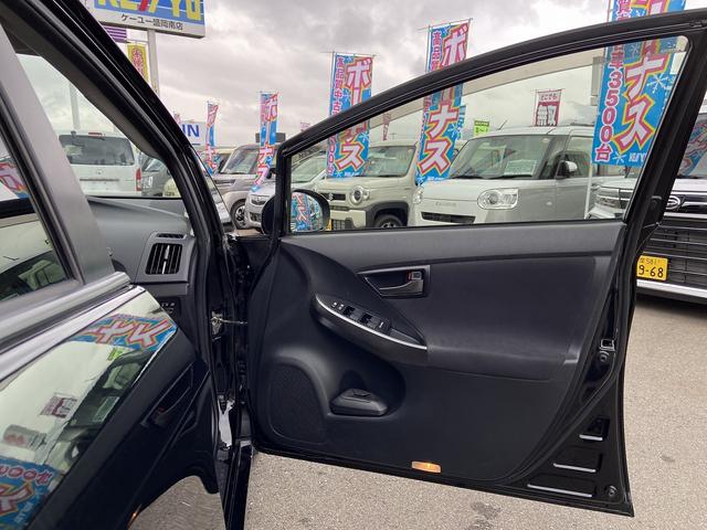 プリウス Sツーリングセレクション・G’s 禁煙車 横滑り防止装置 アルパイン製9インチナビ【CD DVD フルセグTV Bluetooth】 バックカメラ HIDヘッドライト&オートライト&フォグランプ ビルトインETC ステアリングリモコン スマートキー&スペア(42枚目)