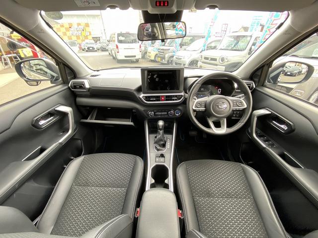 ロッキー プレミアムＧ　ＨＥＶ　禁煙車　衝突被害軽減装置　横滑り防止　レーンアシスト　コーナーセンサー　レーダークルーズコントロール　ステアリングリモコン　シートヒーター＆ハーフレザーシート　ＬＥＤヘッドライト＆フォグランプ＆オートハイビーム　純正アルミホイール（5枚目）