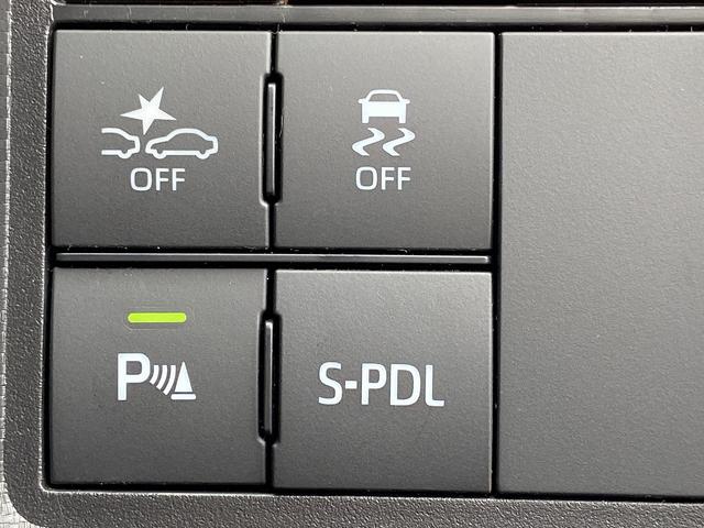 ロッキー プレミアムＧ　ＨＥＶ　禁煙車　衝突被害軽減装置　横滑り防止　レーンアシスト　コーナーセンサー　レーダークルーズコントロール　ステアリングリモコン　シートヒーター＆ハーフレザーシート　ＬＥＤヘッドライト＆フォグランプ＆オートハイビーム　純正アルミホイール（6枚目）