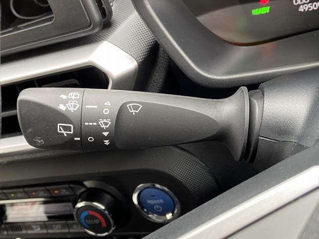 ロッキー プレミアムＧ　ＨＥＶ　禁煙車　衝突被害軽減装置　横滑り防止　レーンアシスト　コーナーセンサー　レーダークルーズコントロール　ステアリングリモコン　シートヒーター＆ハーフレザーシート　ＬＥＤヘッドライト＆フォグランプ＆オートハイビーム　純正アルミホイール（30枚目）