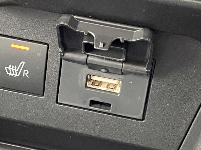 ロッキー プレミアムＧ　ＨＥＶ　禁煙車　衝突被害軽減装置　横滑り防止　レーンアシスト　コーナーセンサー　レーダークルーズコントロール　ステアリングリモコン　シートヒーター＆ハーフレザーシート　ＬＥＤヘッドライト＆フォグランプ＆オートハイビーム　純正アルミホイール（35枚目）