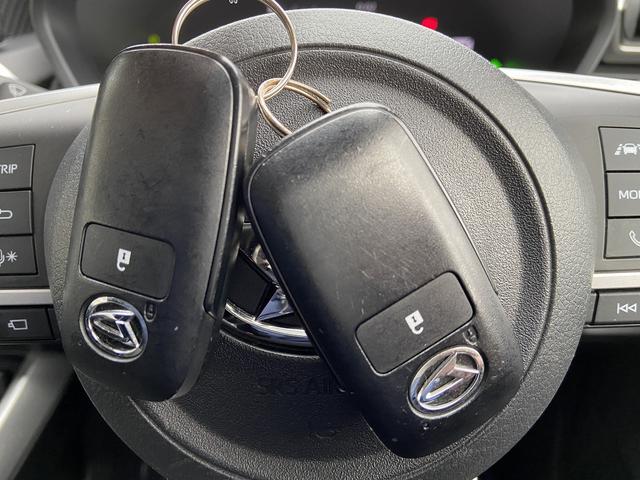 ロッキー プレミアムＧ　ＨＥＶ　禁煙車　衝突被害軽減装置　横滑り防止　レーンアシスト　コーナーセンサー　レーダークルーズコントロール　ステアリングリモコン　シートヒーター＆ハーフレザーシート　ＬＥＤヘッドライト＆フォグランプ＆オートハイビーム　純正アルミホイール（39枚目）