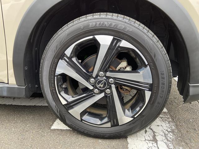 ロッキー プレミアムＧ　ＨＥＶ　禁煙車　衝突被害軽減装置　横滑り防止　レーンアシスト　コーナーセンサー　レーダークルーズコントロール　ステアリングリモコン　シートヒーター＆ハーフレザーシート　ＬＥＤヘッドライト＆フォグランプ＆オートハイビーム　純正アルミホイール（45枚目）