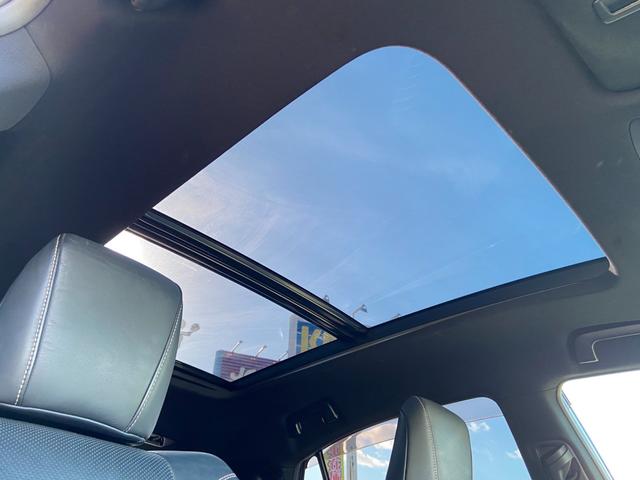 ハリアーハイブリッド プログレス　メタル　アンド　レザーパッケージ　４ＷＤ　禁煙車　サンルーフ　全方位モニター　シートヒーター＆シートエアコン　電動レザーシート　純正９インチナビ【ＤＶＤ　ＴＶ　Ｂｌｕｅｔｏｏｔｈ】　ＪＢＬサウンド　レーダークルーズコントロール　レーンアシスト　後期型（7枚目）