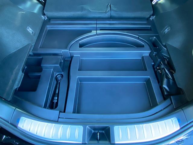 ハリアーハイブリッド プログレス　メタル　アンド　レザーパッケージ　４ＷＤ　禁煙車　サンルーフ　全方位モニター　シートヒーター＆シートエアコン　電動レザーシート　純正９インチナビ【ＤＶＤ　ＴＶ　Ｂｌｕｅｔｏｏｔｈ】　ＪＢＬサウンド　レーダークルーズコントロール　レーンアシスト　後期型（23枚目）