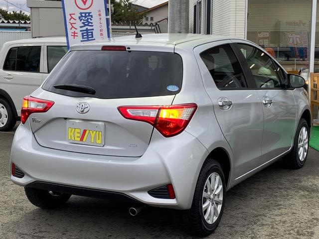 ヴィッツ F 禁煙車 4WD 寒冷地仕様 当社買取直販車両 ドライブレコーダー 夏冬タイヤセット有 純正7インチナビ【TV CD AUX Bluetooth】 バックカメラ 横滑り防止装置 キーレスエントリー 取扱説明書 保証書 LEDヘッドライト(4枚目)