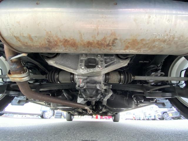 ヴィッツ F 禁煙車 4WD 寒冷地仕様 当社買取直販車両 ドライブレコーダー 夏冬タイヤセット有 純正7インチナビ【TV CD AUX Bluetooth】 バックカメラ 横滑り防止装置 キーレスエントリー 取扱説明書 保証書 LEDヘッドライト(6枚目)