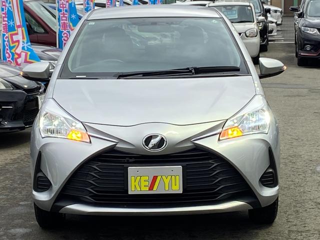 ヴィッツ F 禁煙車 4WD 寒冷地仕様 当社買取直販車両 ドライブレコーダー 夏冬タイヤセット有 純正7インチナビ【TV CD AUX Bluetooth】 バックカメラ 横滑り防止装置 キーレスエントリー 取扱説明書 保証書 LEDヘッドライト(10枚目)