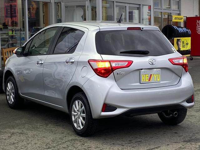 ヴィッツ F 禁煙車 4WD 寒冷地仕様 当社買取直販車両 ドライブレコーダー 夏冬タイヤセット有 純正7インチナビ【TV CD AUX Bluetooth】 バックカメラ 横滑り防止装置 キーレスエントリー 取扱説明書 保証書 LEDヘッドライト(14枚目)