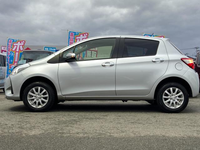 ヴィッツ F 禁煙車 4WD 寒冷地仕様 当社買取直販車両 ドライブレコーダー 夏冬タイヤセット有 純正7インチナビ【TV CD AUX Bluetooth】 バックカメラ 横滑り防止装置 キーレスエントリー 取扱説明書 保証書 LEDヘッドライト(15枚目)