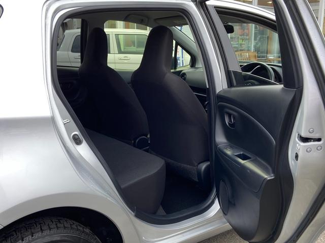 ヴィッツ F 禁煙車 4WD 寒冷地仕様 当社買取直販車両 ドライブレコーダー 夏冬タイヤセット有 純正7インチナビ【TV CD AUX Bluetooth】 バックカメラ 横滑り防止装置 キーレスエントリー 取扱説明書 保証書 LEDヘッドライト(19枚目)